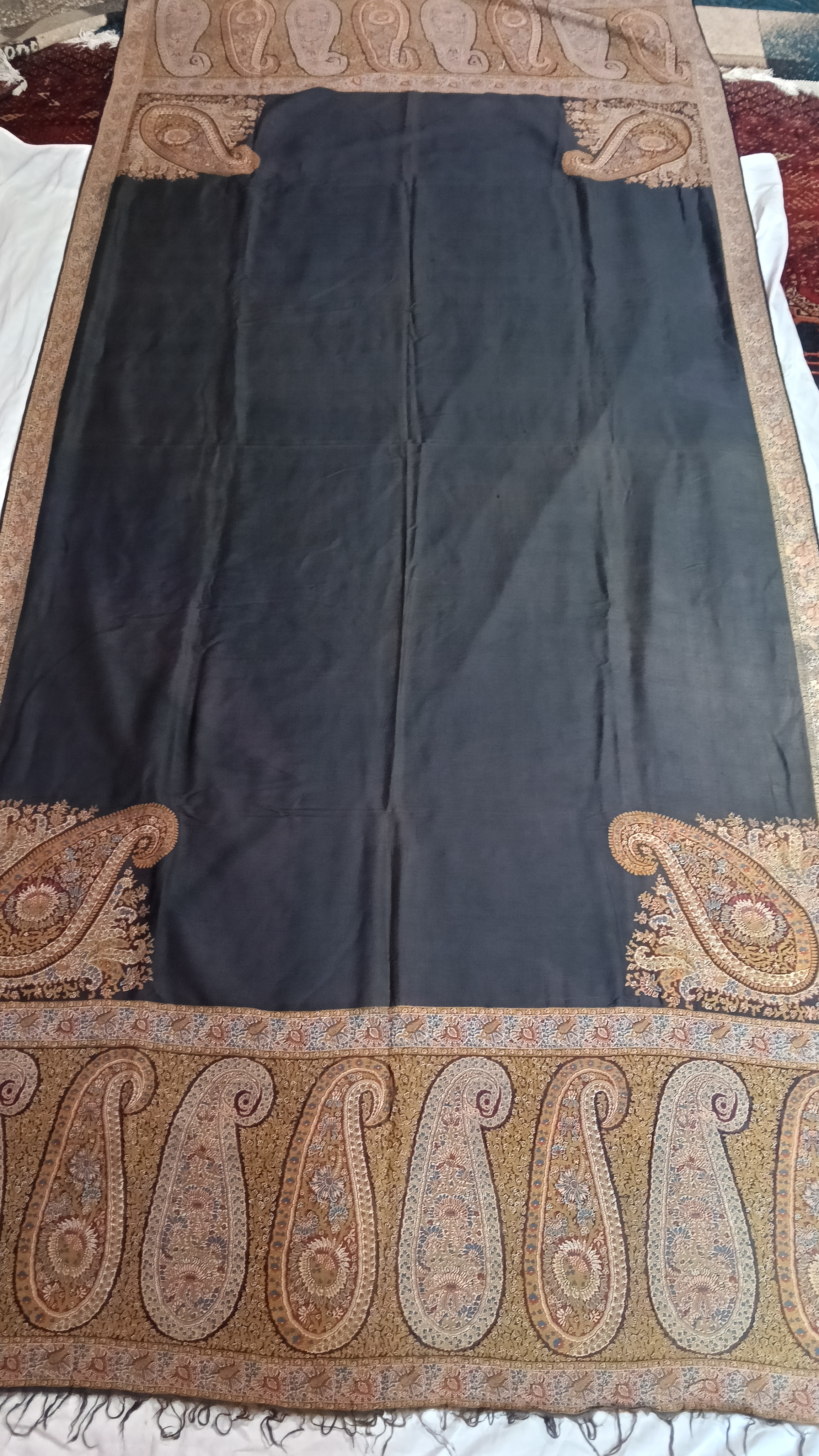 Paisley shawls made in France 