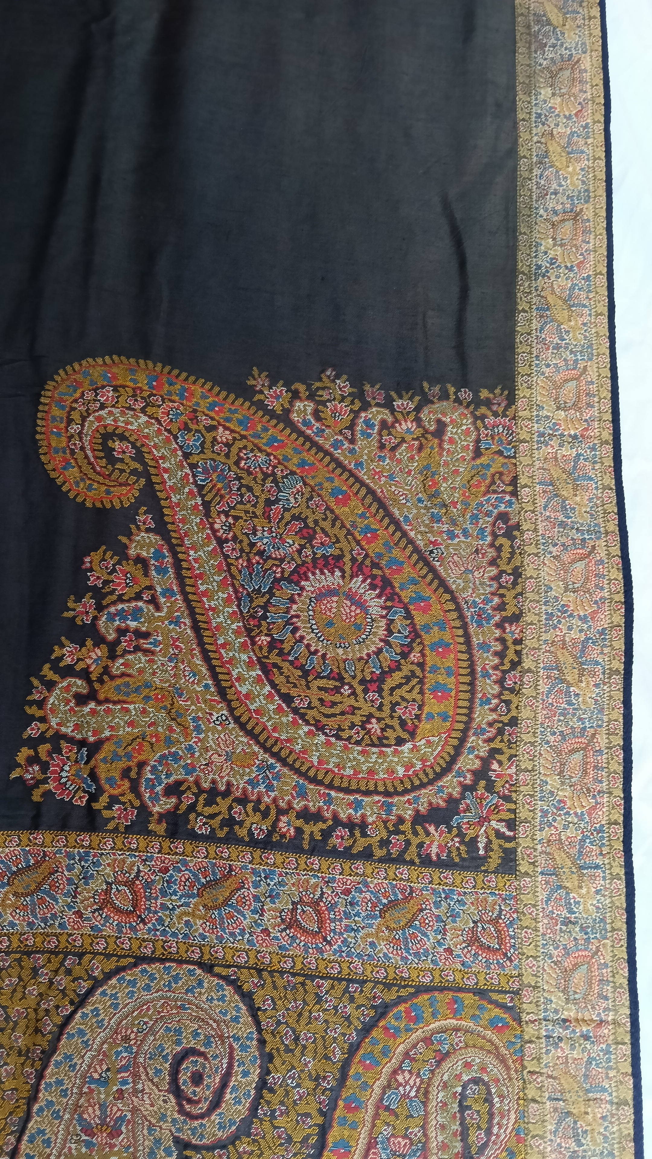 Paisley shawls made in France 